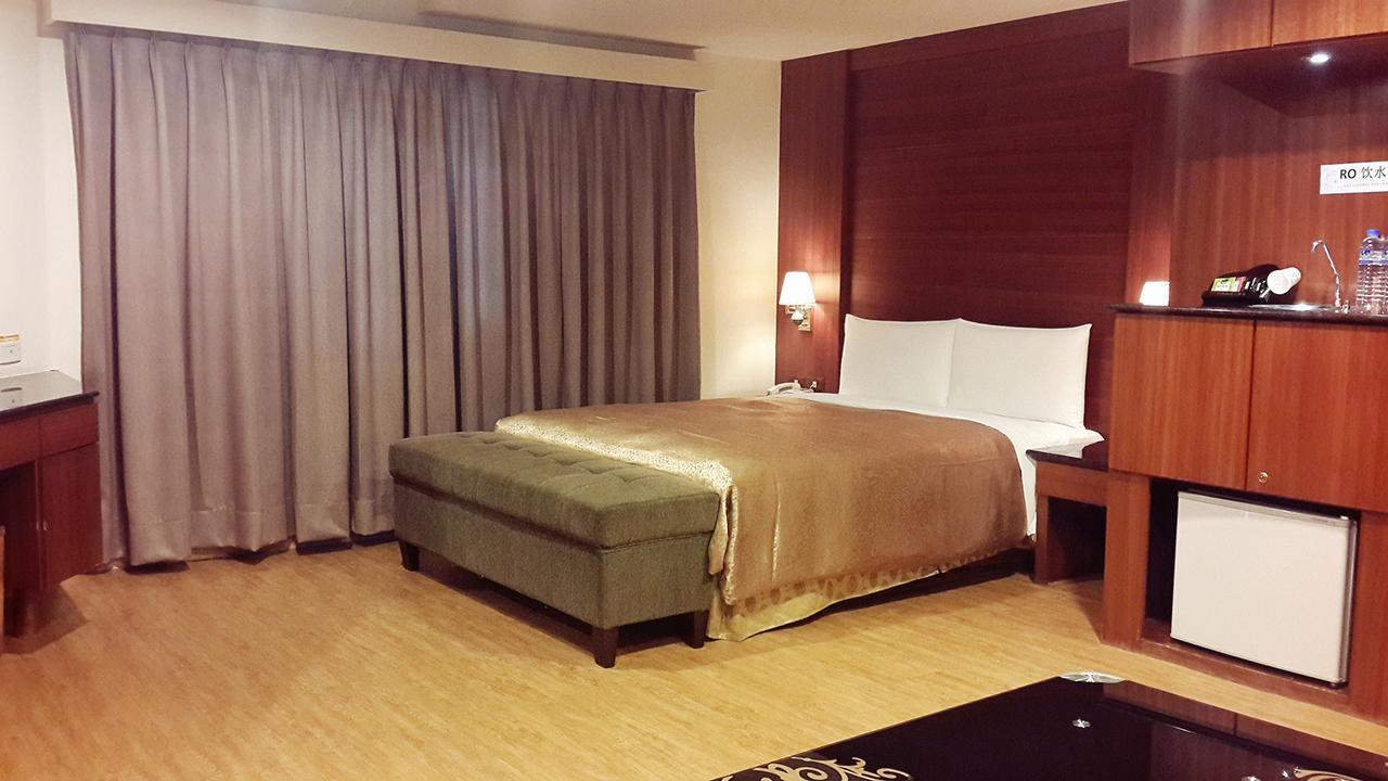 Jing Jing Holiday Hotel Kaohsiung Exterior foto